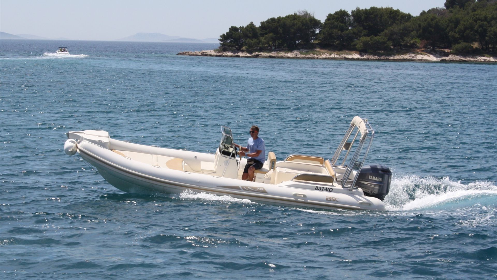 Trim-Nautica-Charter-BSC702